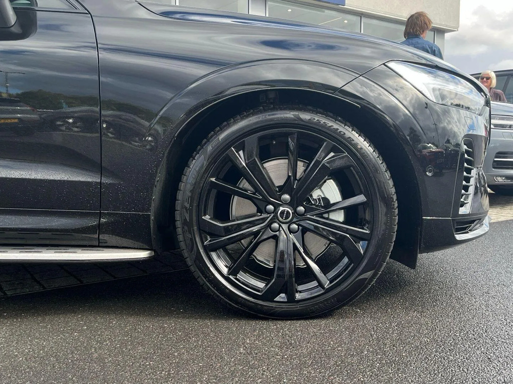 Volvo XC60 Plus Pro Black Edition Black #9