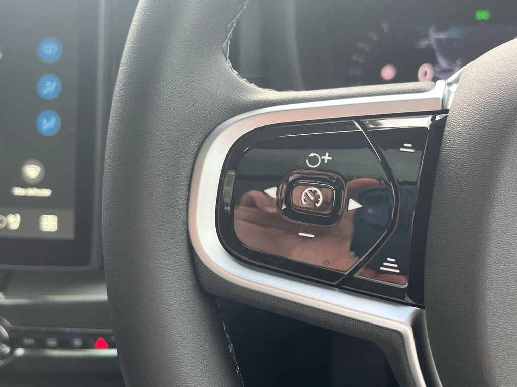 Volvo XC60 Plus Pro Black Edition Black #23