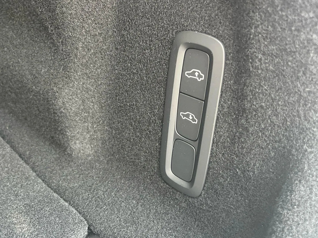 Volvo XC60 Plus Pro Black Edition Black #34