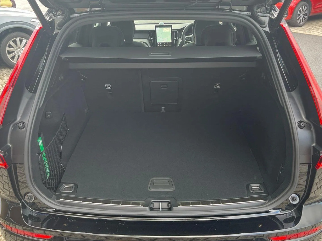 Volvo XC60 Plus Pro Black Edition Black #13