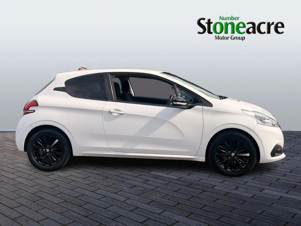 Peugeot 208 1.2 Puretech 82 Black Edition  #2
