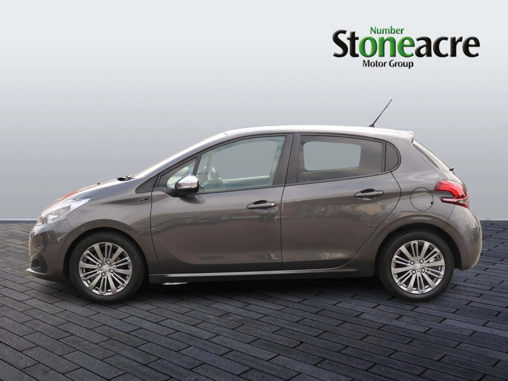 Peugeot 208 1.2 Puretech Signature Hatchback #6
