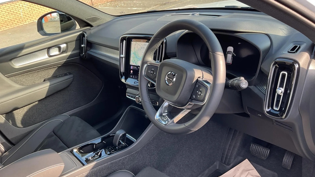 Volvo XC40 2.0 B3p Plus Dark  #4