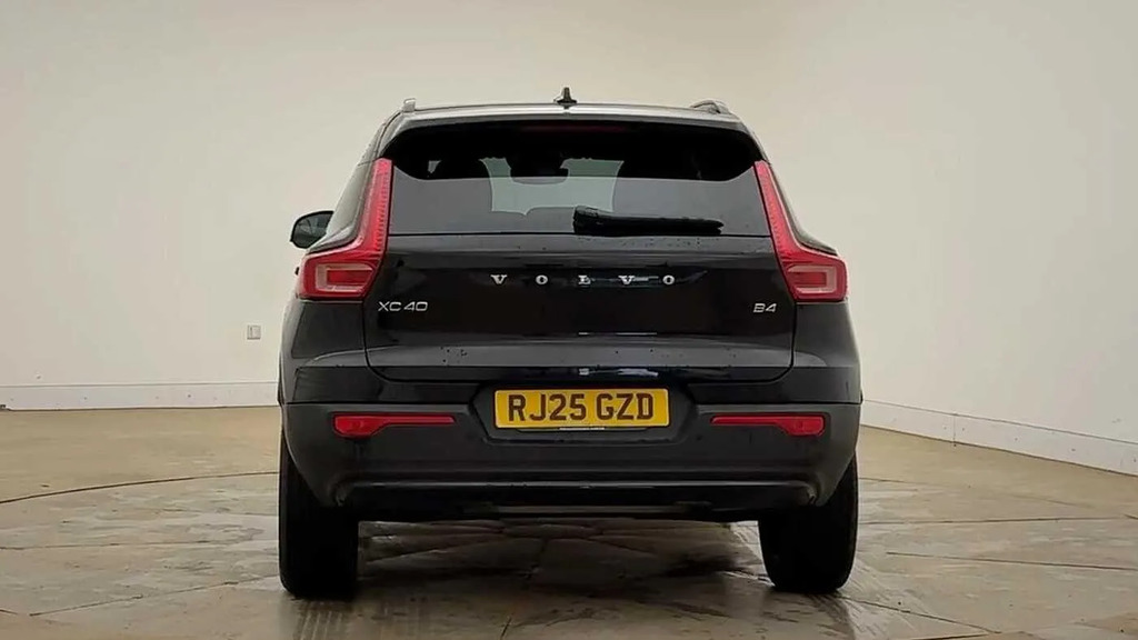 Volvo XC40 2.0 B4p Plus Dark  #4