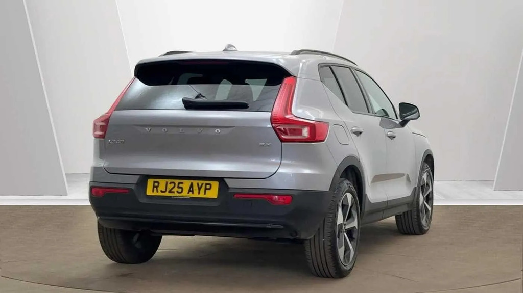 Volvo XC40 2.0 B3p Plus Dark  #2