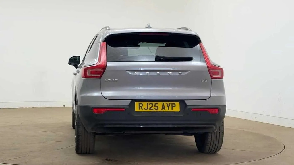 Volvo XC40 2.0 B3p Plus Dark  #3