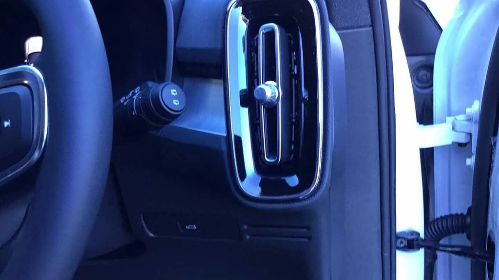 Volvo XC40 Plus, B3 Mild Hybrid, Dark Silver #23