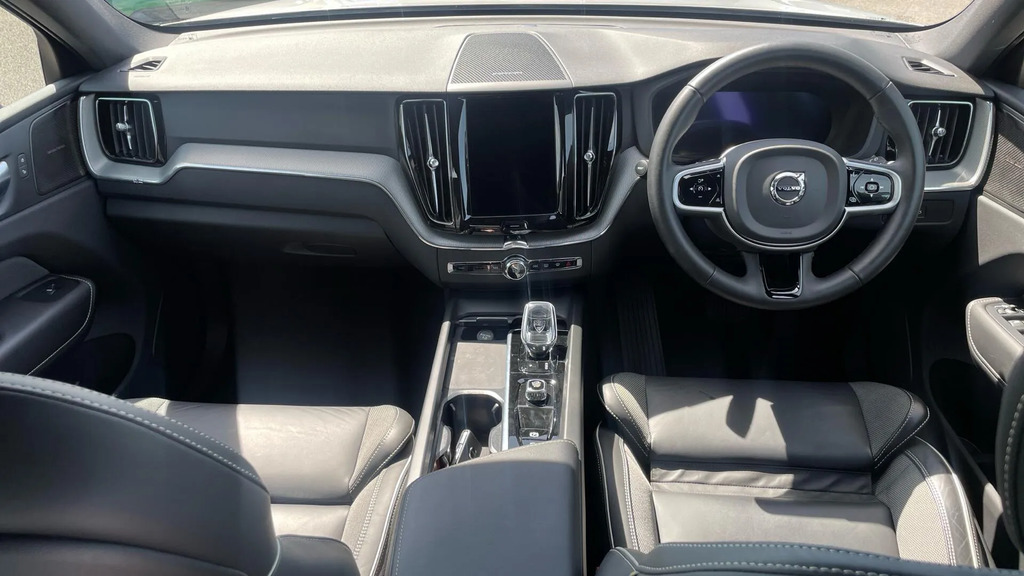Volvo XC60 Plus Dark B5 250 Hp  #5