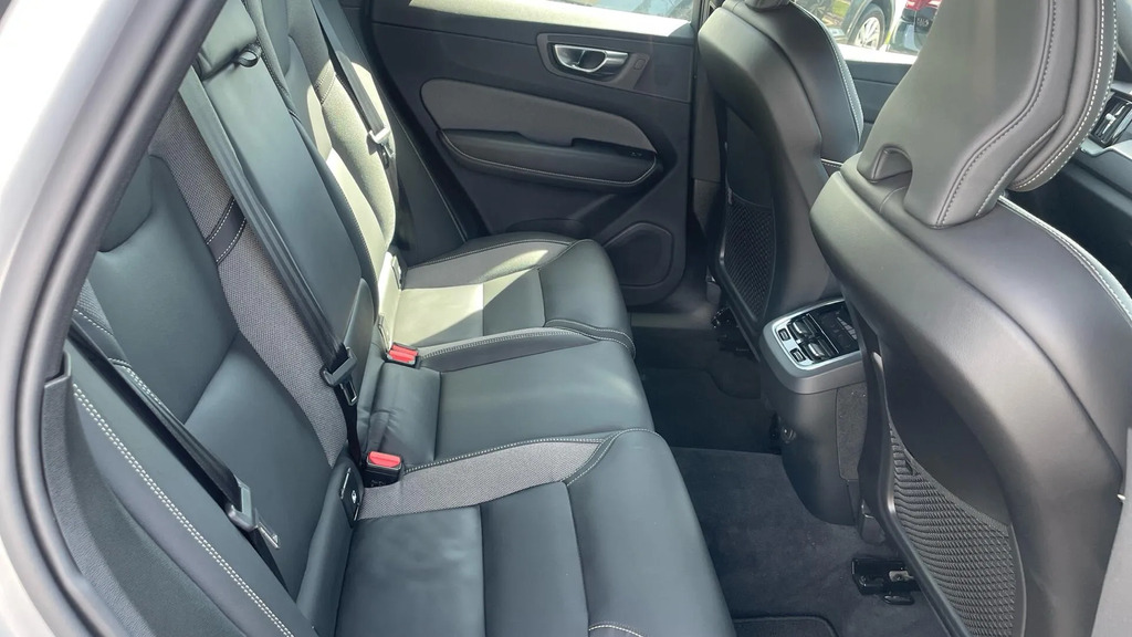 Volvo XC60 Plus Dark B5 250 Hp  #6