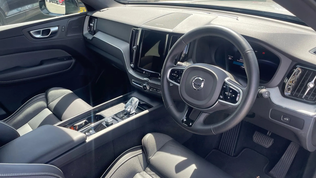 Volvo XC60 Plus Dark B5 250 Hp  #4