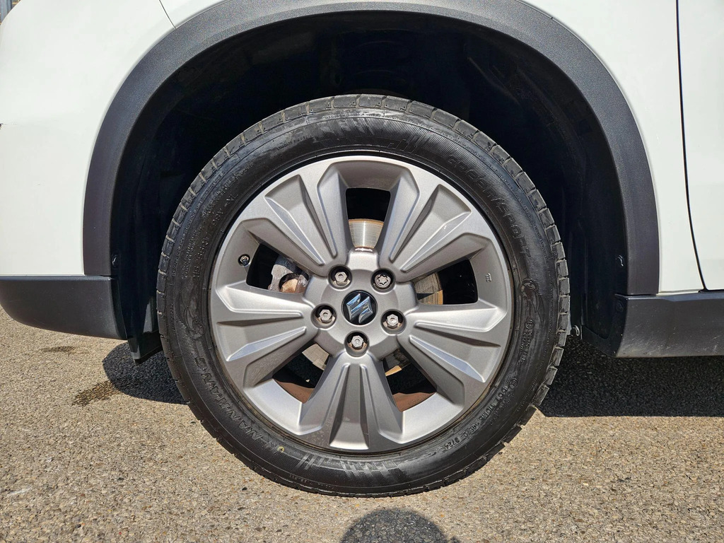 Suzuki Vitara Petrol White #9
