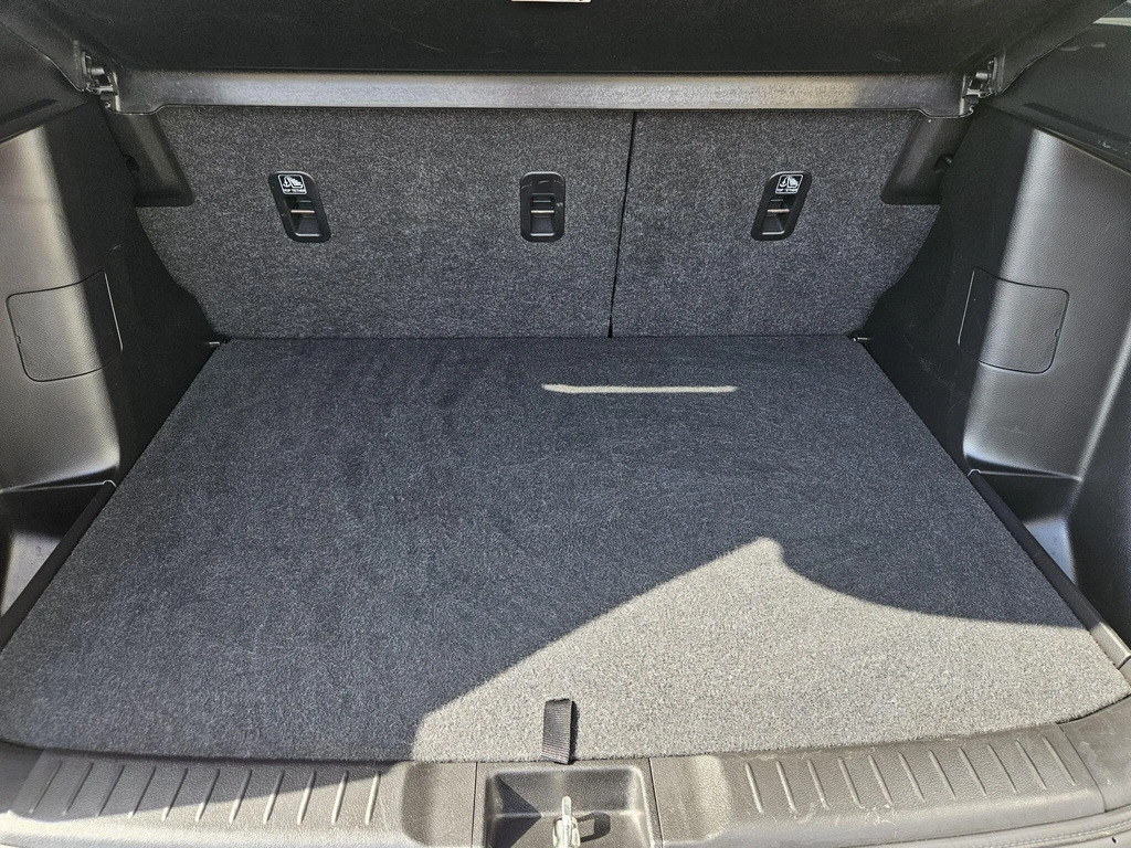 Suzuki Vitara Petrol White #10