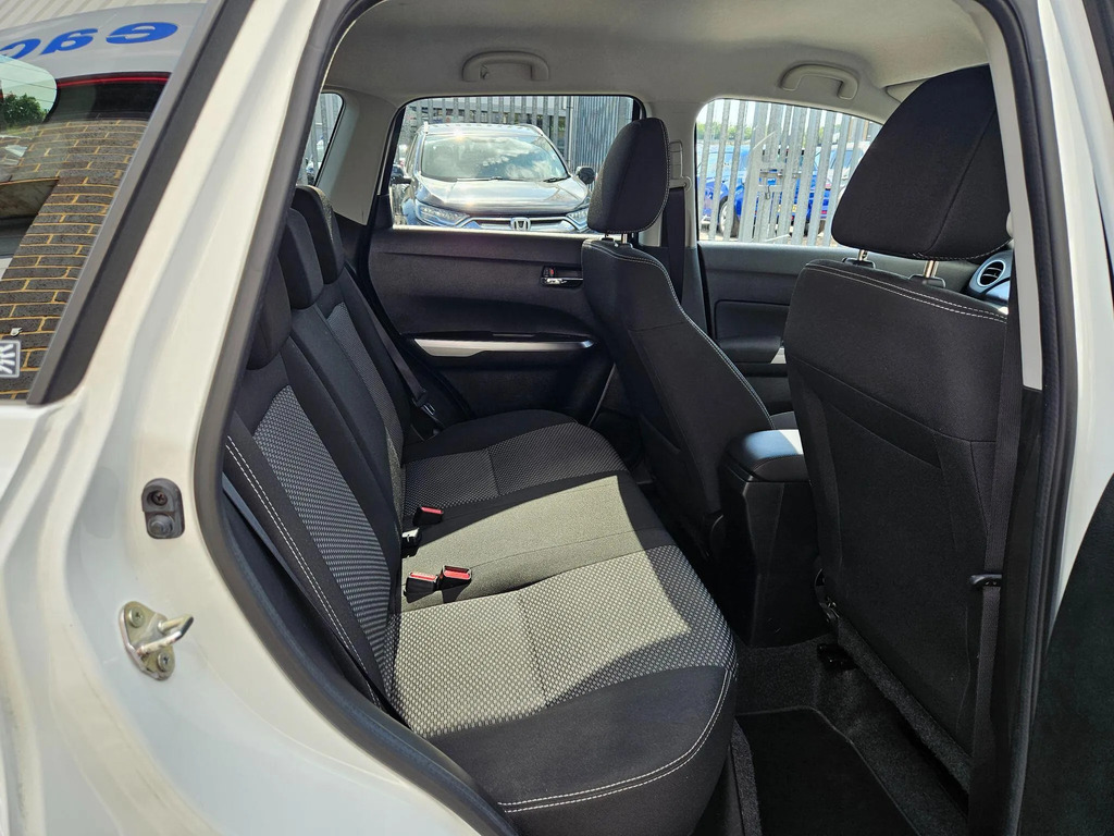 Suzuki Vitara Petrol White #17
