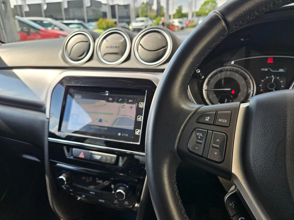 Suzuki Vitara Petrol White #15