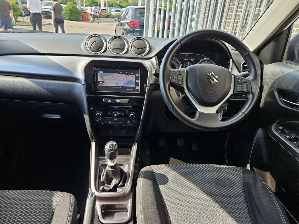 Suzuki Vitara Petrol White #12