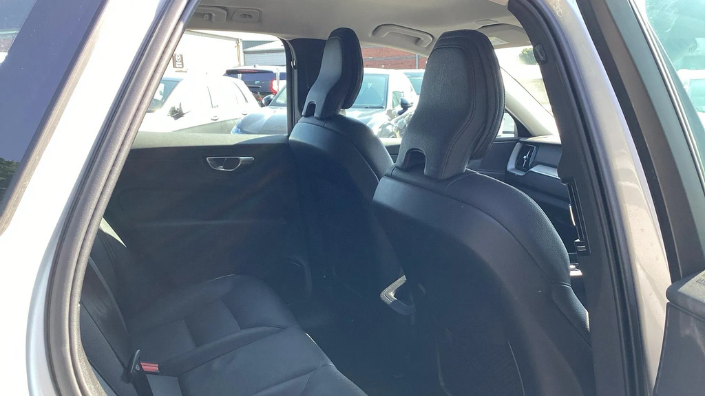 Volvo XC60 2.0 B4d Momentum Geartronic  #6