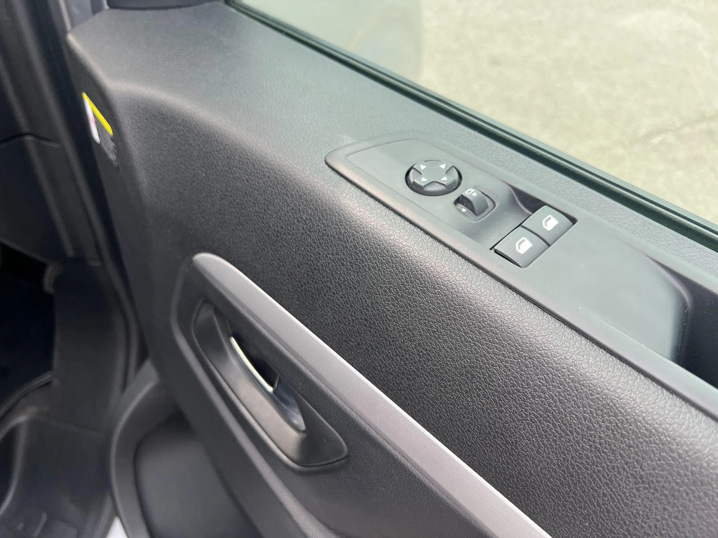 Peugeot Traveller Allure Grey #31