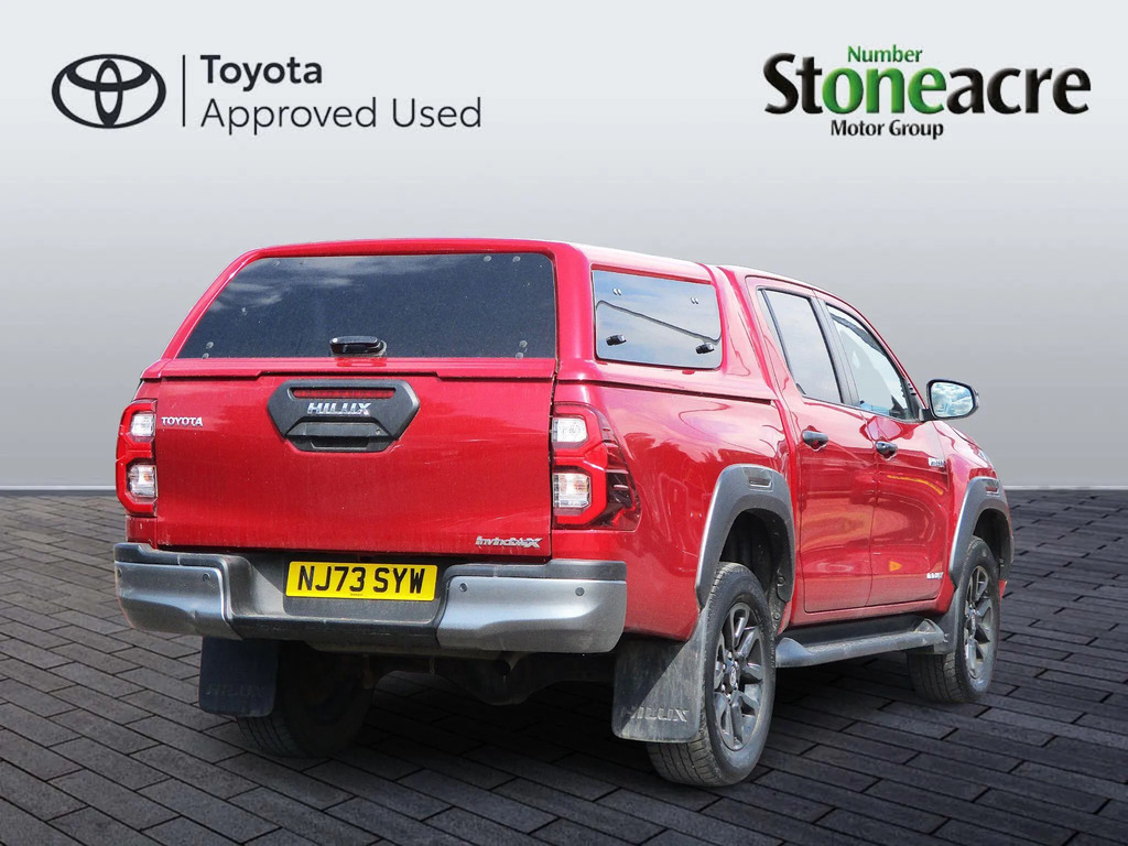 Toyota HILUX Invincible X Dcab Pick Up 2.8 D-4d  #3