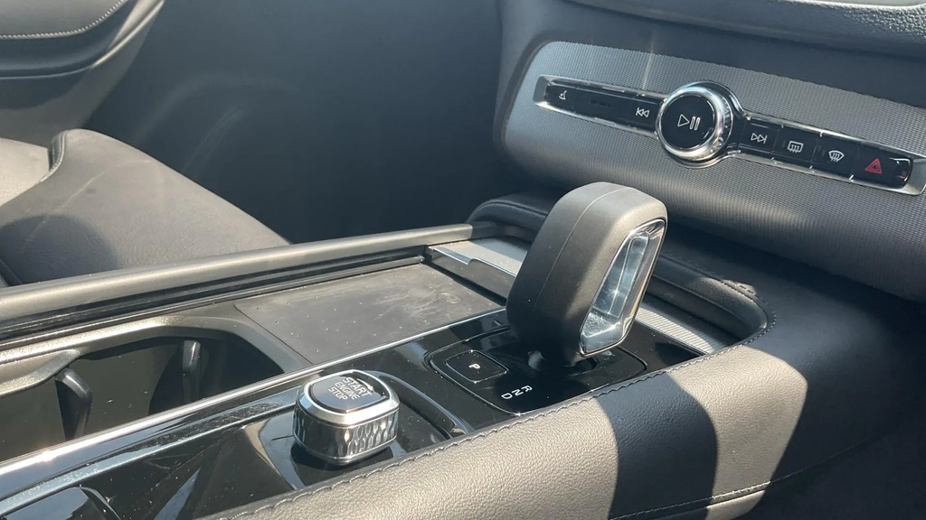 Volvo XC90 Ultimate Black #25