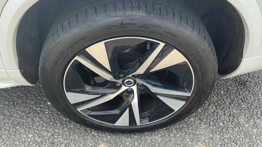 Volvo XC90 Ultimate Black #37