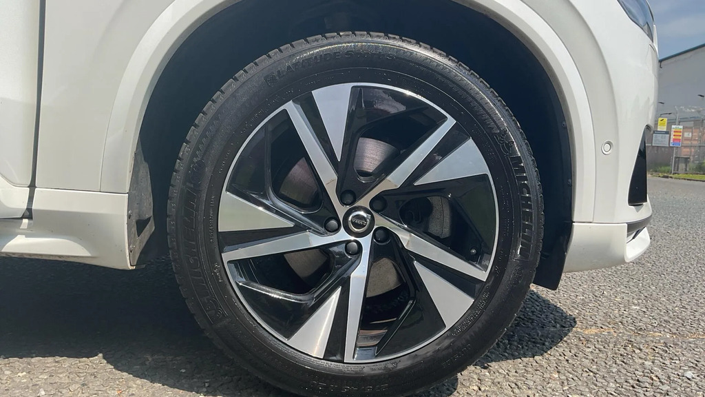 Volvo XC90 Ultimate Black #9