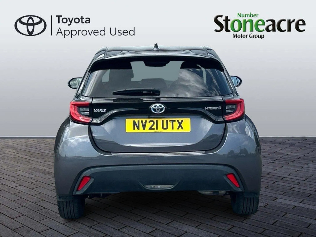 Toyota Yaris 1.5 Hybrid Design Cvt  #4