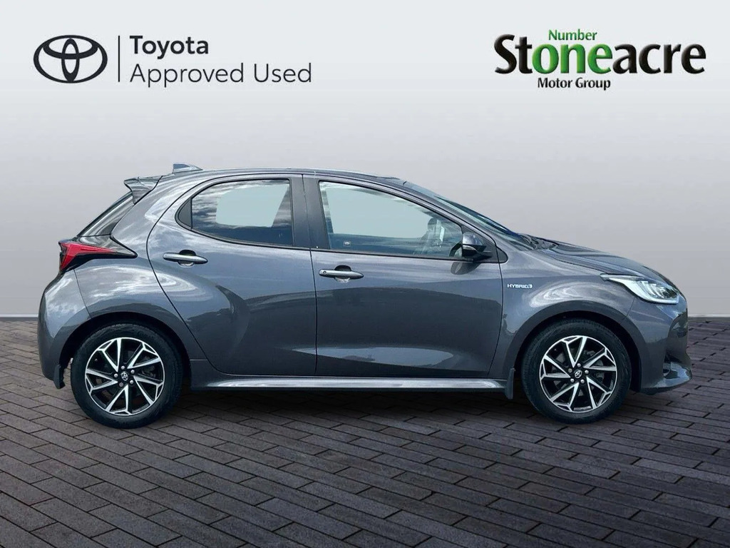 Toyota Yaris 1.5 Hybrid Design Cvt  #2