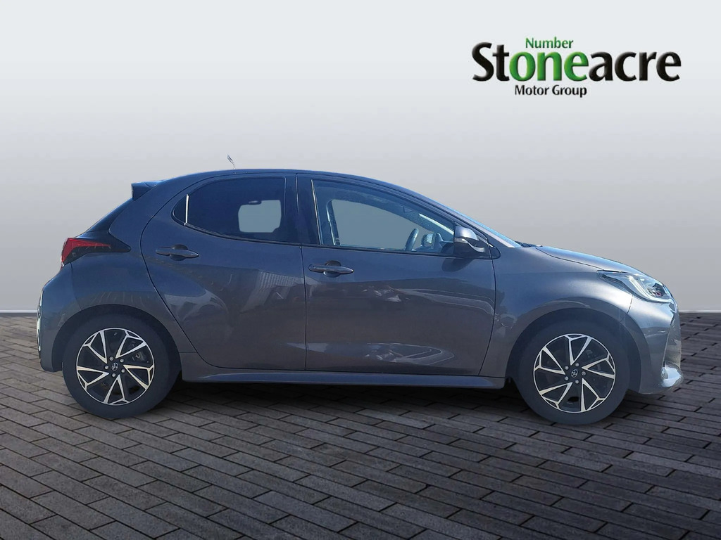 Toyota Yaris 1.5 Hybrid Design Cvt  #2