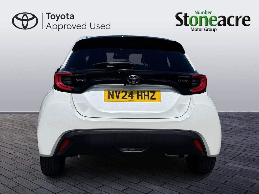 Toyota Yaris 1.5 Hybrid Design Cvt  #4