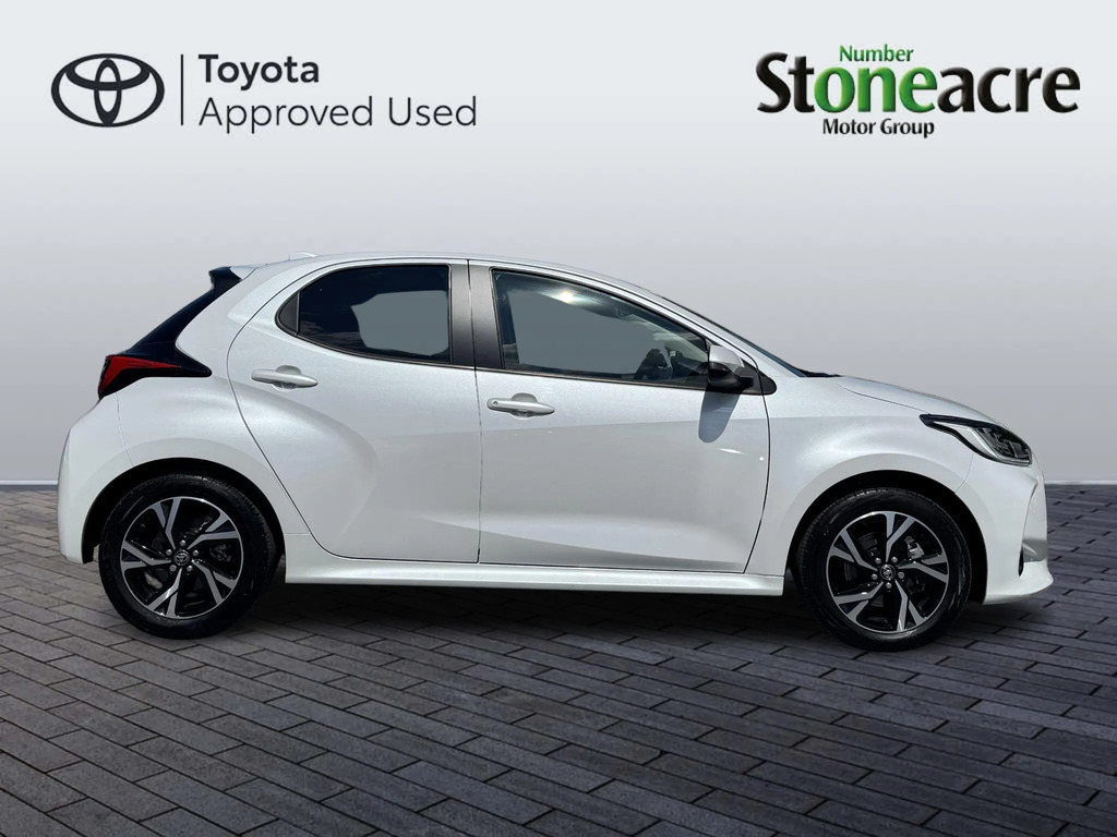 Toyota Yaris 1.5 Hybrid Design Cvt  #2