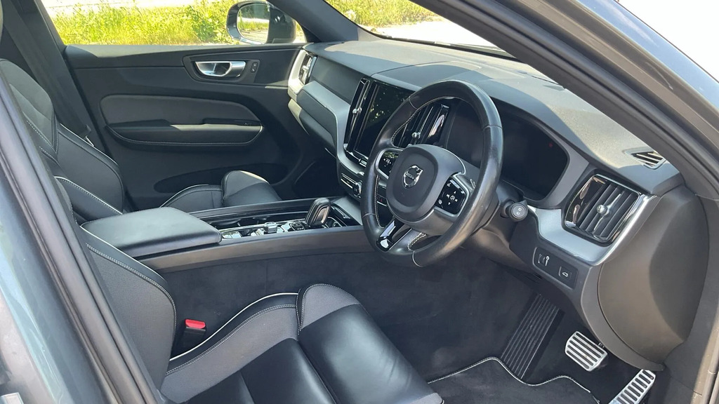 Volvo XC60 2.0 B5p 250 R Design Geartronic  #4