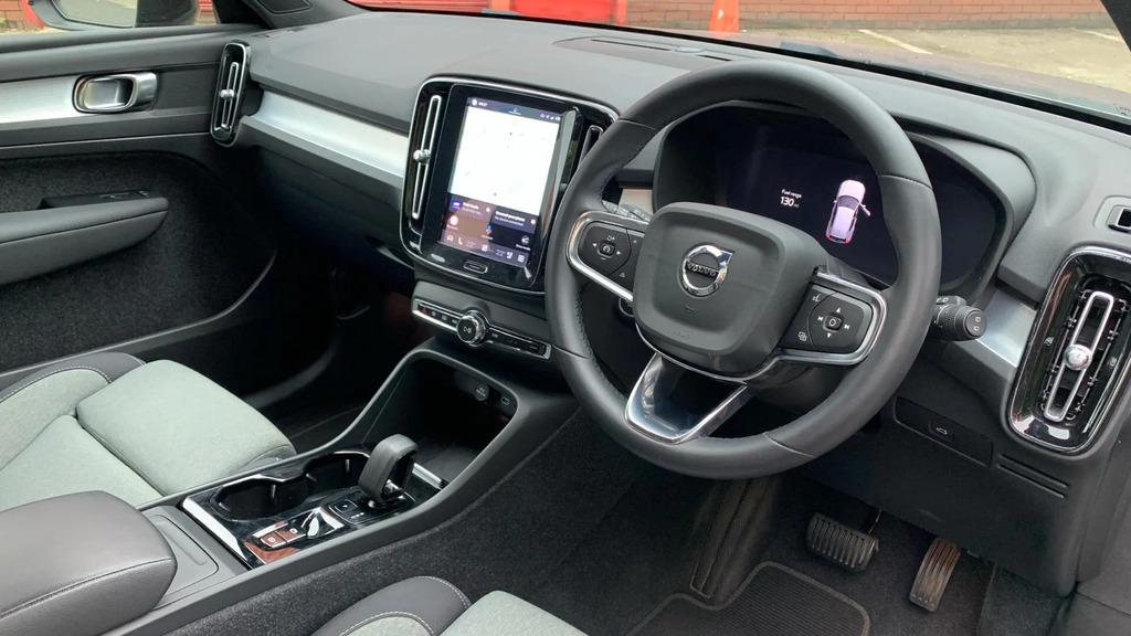 Volvo XC40 2.0 B3p Plus Dark  #4