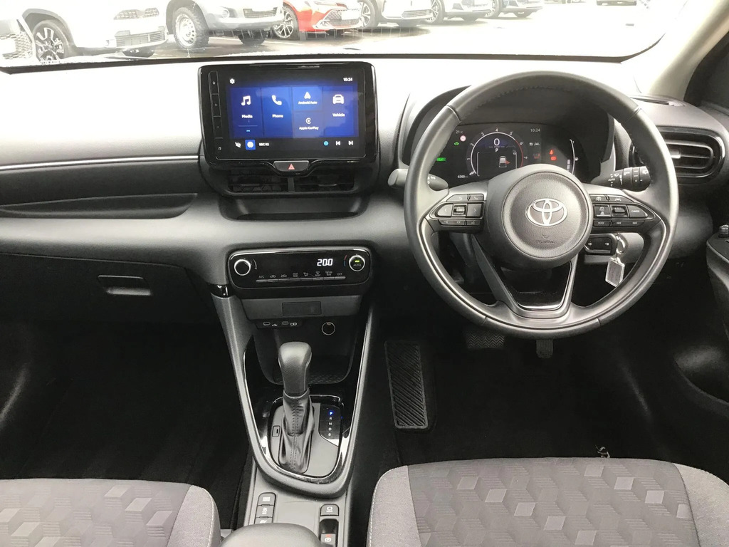 Toyota Yaris 1.5 Hybrid Design Cvt  #6