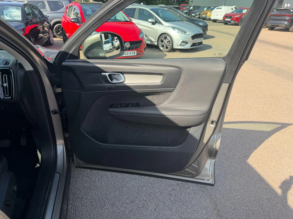Volvo XC40 1.5 T3 163 R Design Black #23