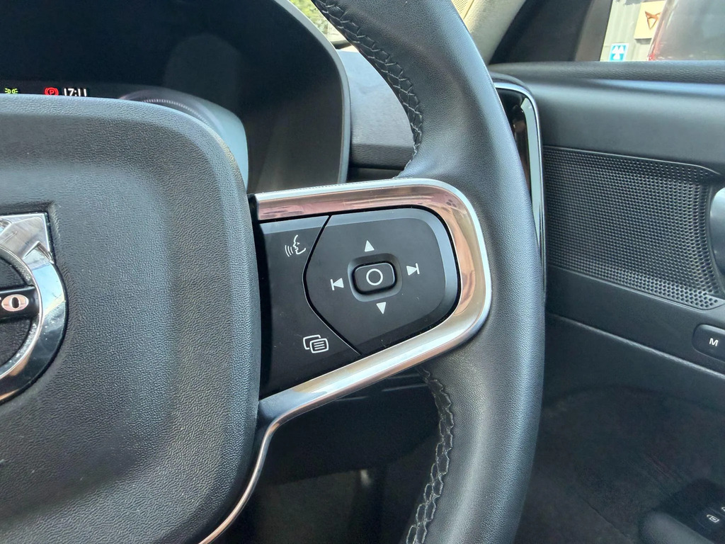 Volvo XC40 1.5 T3 163 R Design Black #18