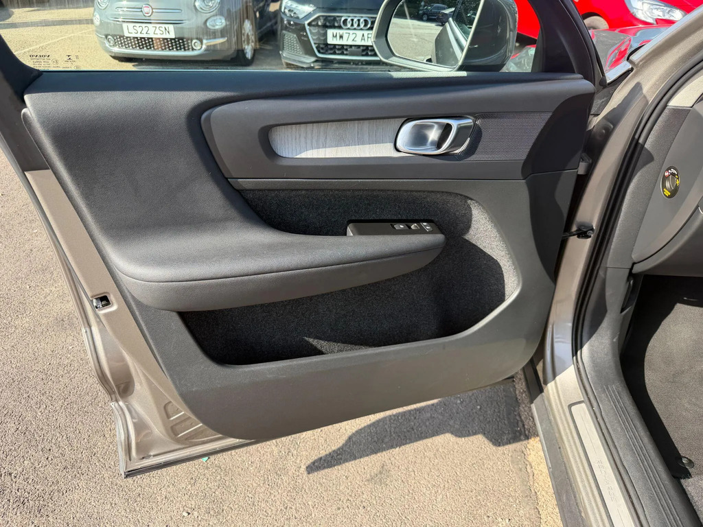 Volvo XC40 1.5 T3 163 R Design Black #24