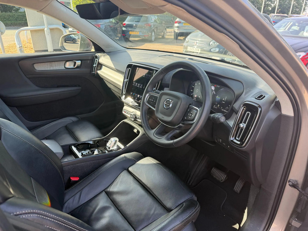 Volvo XC40 1.5 T3 163 R Design Black #10