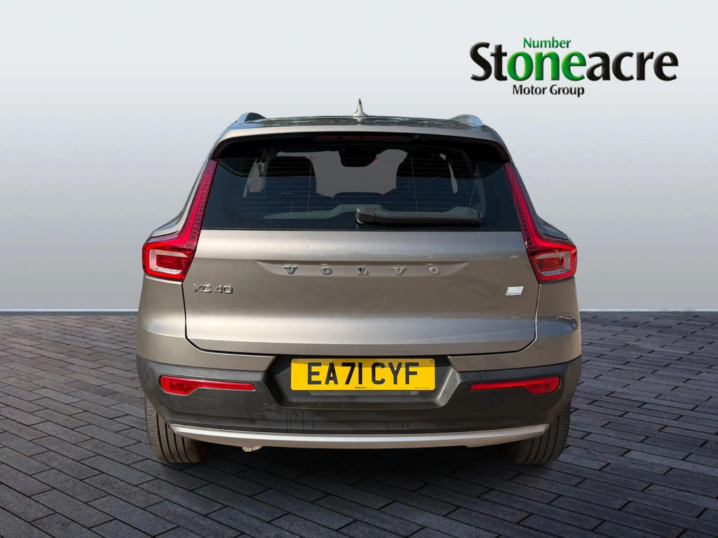 Volvo XC40 1.5 T3 163 R Design Black #4