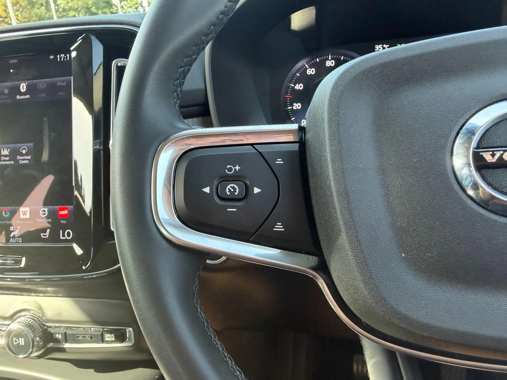 Volvo XC40 1.5 T3 163 R Design Black #17