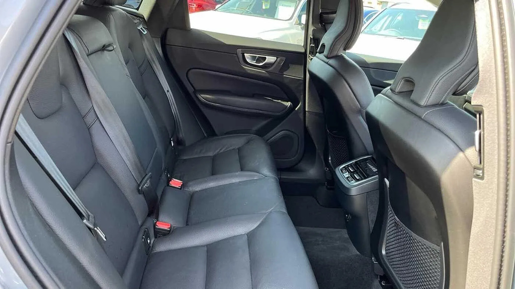 Volvo XC60 Plus Dark B5 250 Hp  #6
