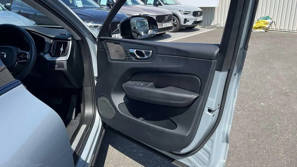 Volvo XC60 2.0 B5p Plus Dark Awd Geartronic Black #26