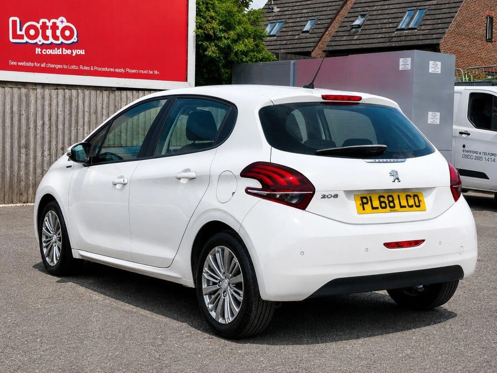 Peugeot 208 1.2 Puretech Signature Hatchback  #5