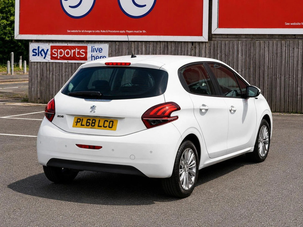 Peugeot 208 1.2 Puretech Signature Hatchback  #3