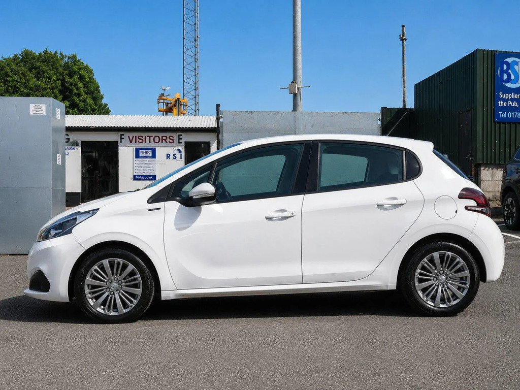 Peugeot 208 1.2 Puretech Signature Hatchback  #6