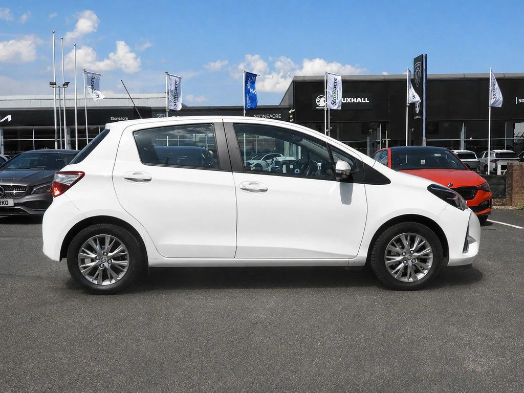 Toyota Yaris 1.5 Vvt-i Icon  #2