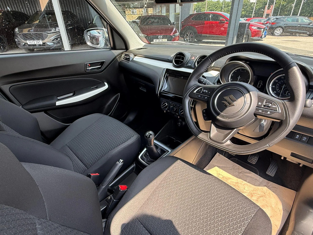 Suzuki Swift 1.2 Dualjet 83 12V Hybrid Sz-l Red #17