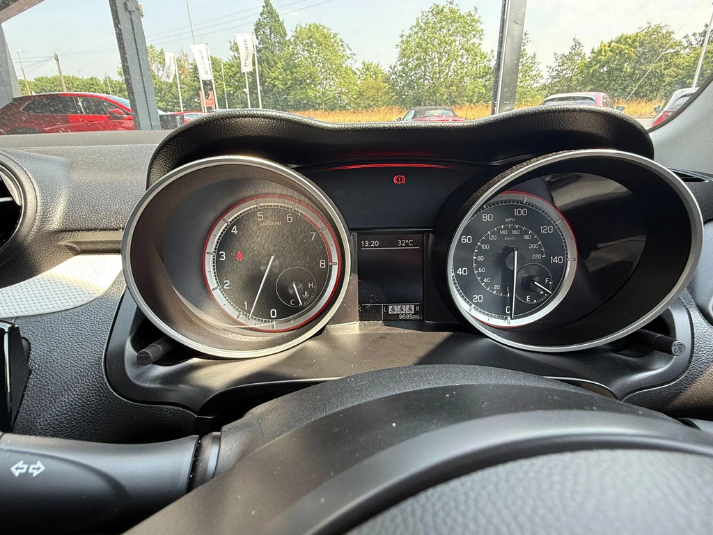 Suzuki Swift 1.2 Dualjet 83 12V Hybrid Sz-l Red #16