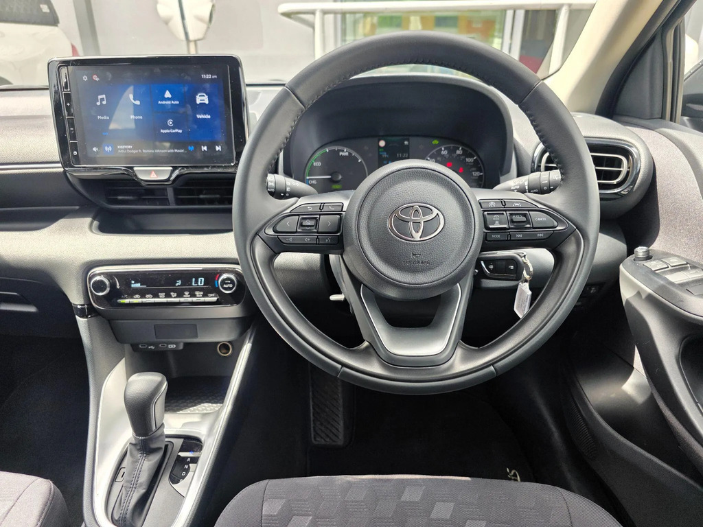 Toyota Yaris 1.5 Hybrid Icon Cvt  #6