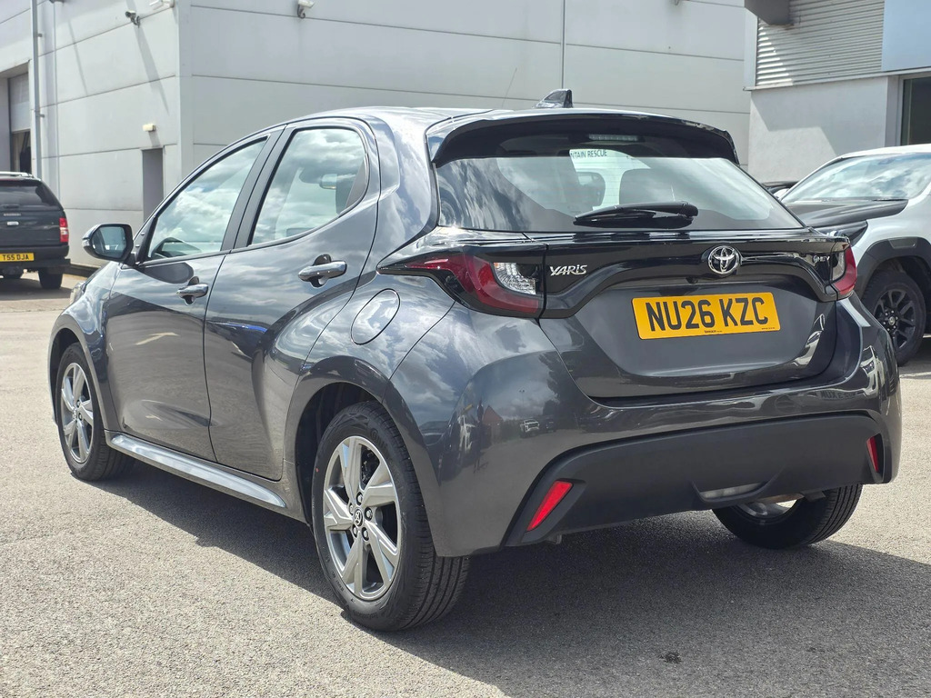 Toyota Yaris 1.5 Hybrid Icon Cvt  #4