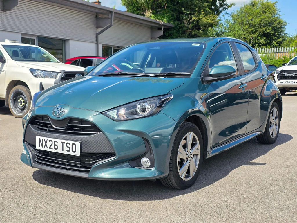 Toyota Yaris 1.5 Hybrid Icon Cvt  #3